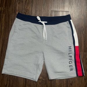 TOMMY HILFIGER MENS SHORTS SIZE MEDIUM NEW